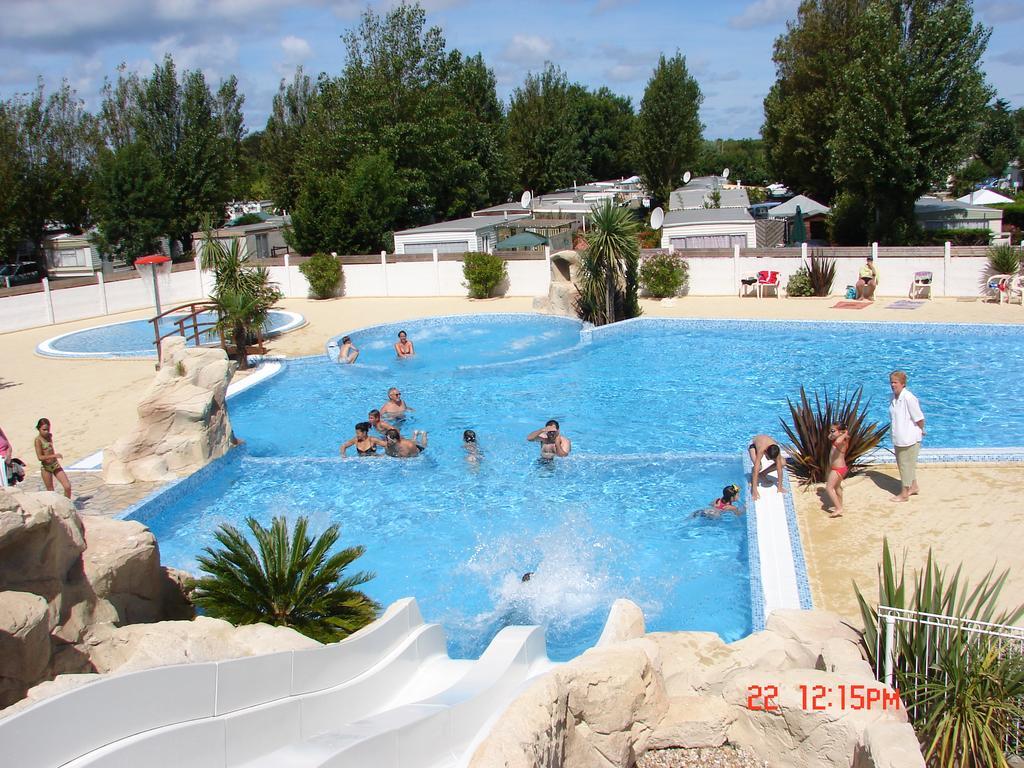 Camping Phare Ouest แซงต์-เดอนีส์-โดเลรง ภายนอก รูปภาพ