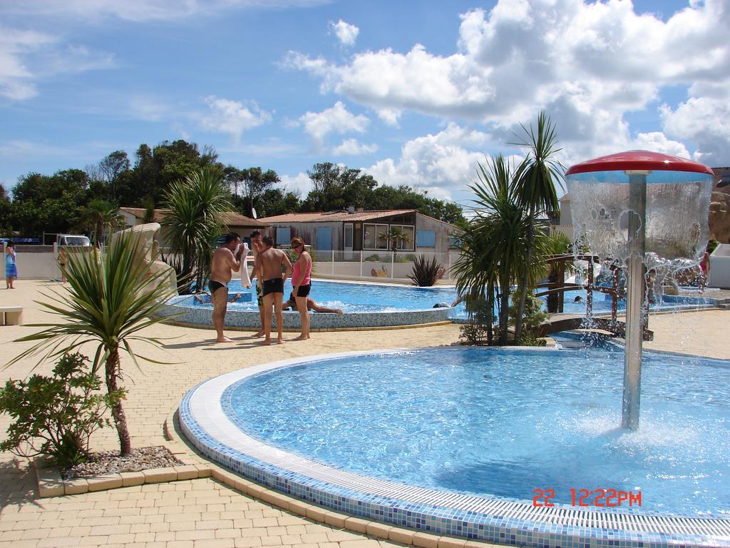 Camping Phare Ouest แซงต์-เดอนีส์-โดเลรง ภายนอก รูปภาพ